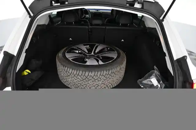 Valkoinen Farmari, Mercedes-Benz E – VAR-73575