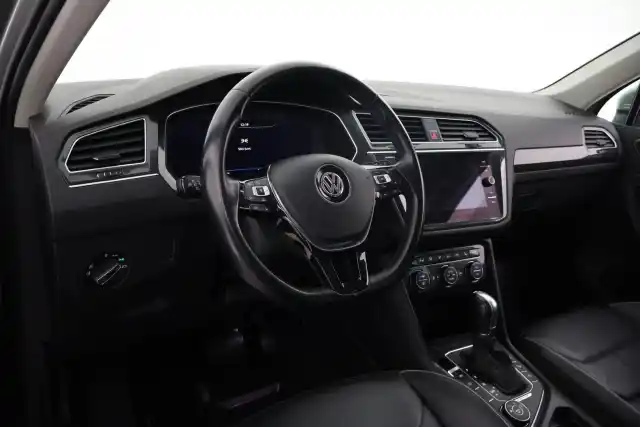 Harmaa Maastoauto, Volkswagen Tiguan – VAR-74152