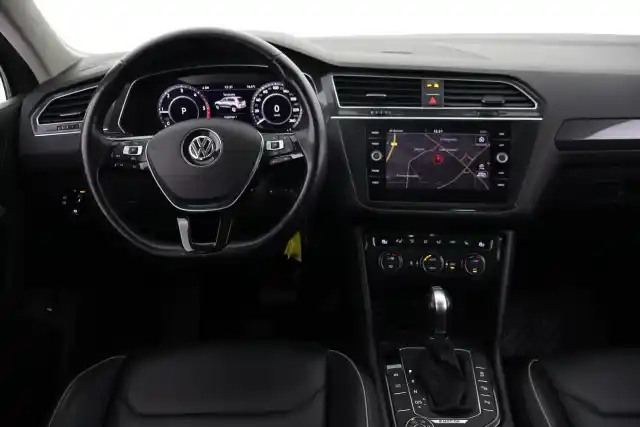 Harmaa Maastoauto, Volkswagen Tiguan – VAR-74152