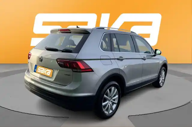 Harmaa Maastoauto, Volkswagen Tiguan – VAR-74301