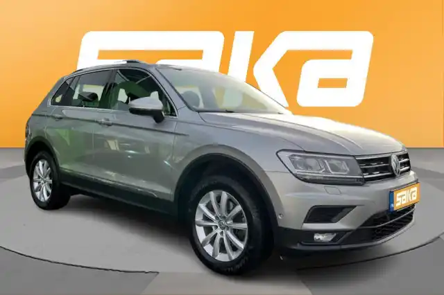 Harmaa Maastoauto, Volkswagen Tiguan – VAR-74301