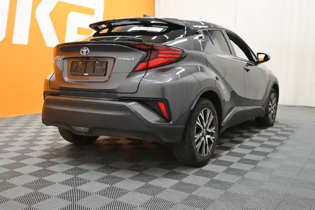 Musta Maastoauto, Toyota C-HR – VAR-75132