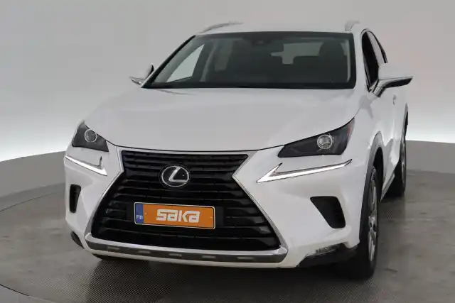 Valkoinen Maastoauto, Lexus NX – VAR-75267