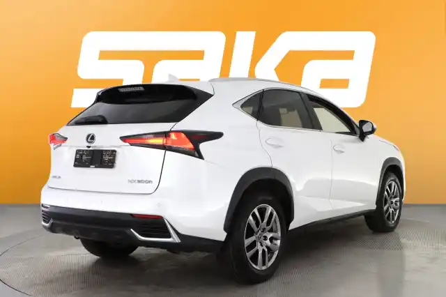 Valkoinen Maastoauto, Lexus NX – VAR-75267