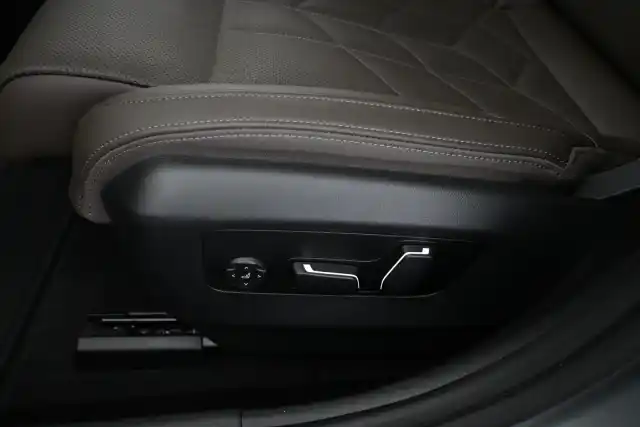 Harmaa Farmari, BMW I5 M60 – VAR-75688