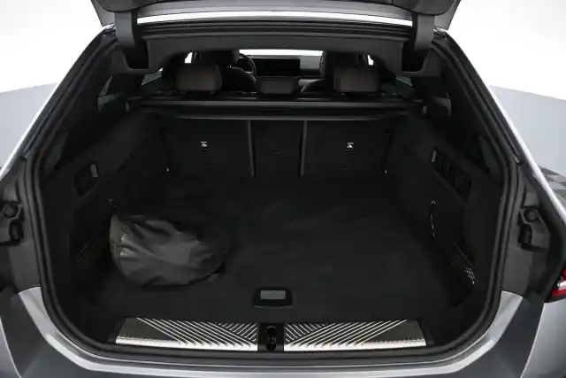Harmaa Farmari, BMW I5 M60 – VAR-75688