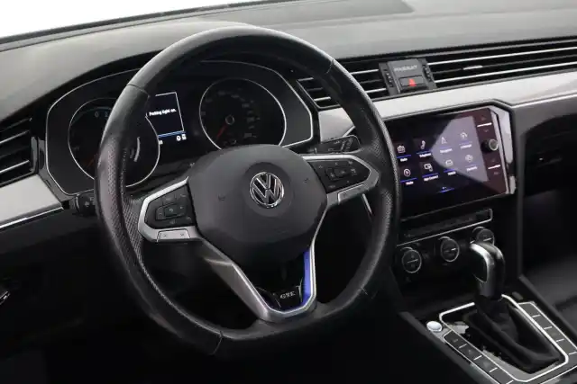 Valkoinen Farmari, Volkswagen Passat – VAR-75711