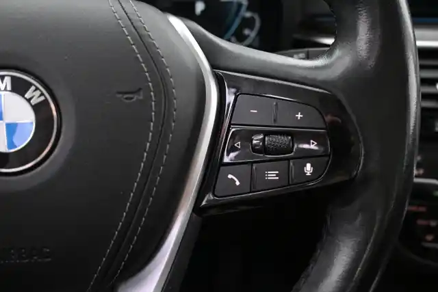Sininen Farmari, BMW 530 – VAR-76111
