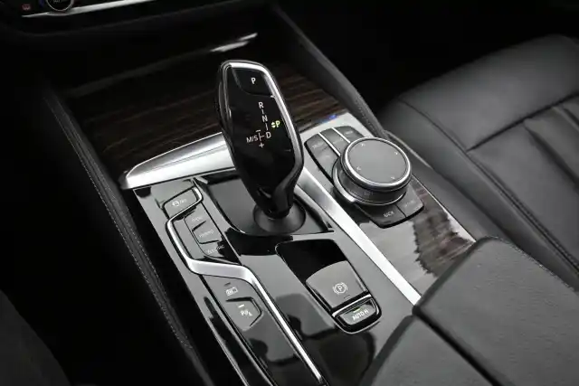 Sininen Farmari, BMW 530 – VAR-76111