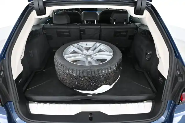 Sininen Farmari, BMW 530 – VAR-76111