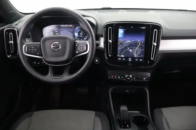 Musta Maastoauto, Volvo XC40 – VAR-76286