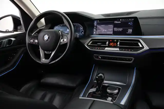 Sininen Maastoauto, BMW X5 – VAR-76359