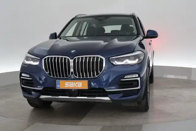 Sininen Maastoauto, BMW X5 – VAR-76359