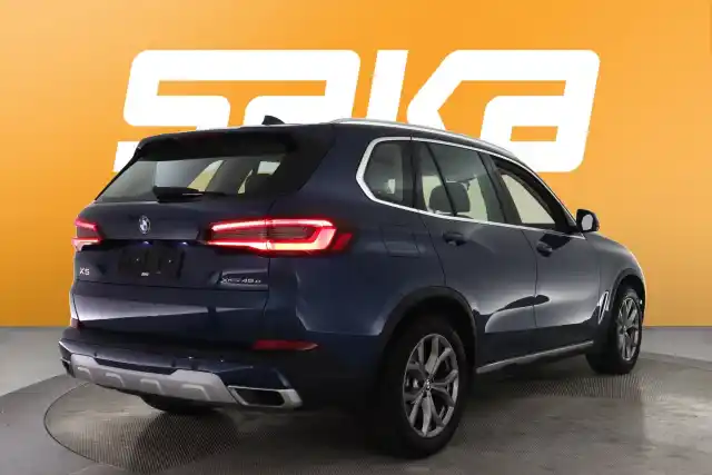 Sininen Maastoauto, BMW X5 – VAR-76359