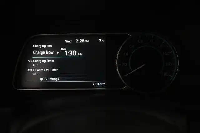 Harmaa Viistoperä, Nissan Leaf – VAR-76765