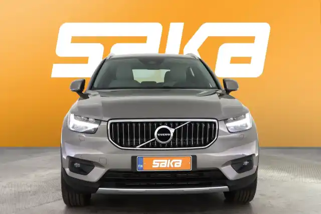 Harmaa Maastoauto, Volvo XC40 – VAR-77015