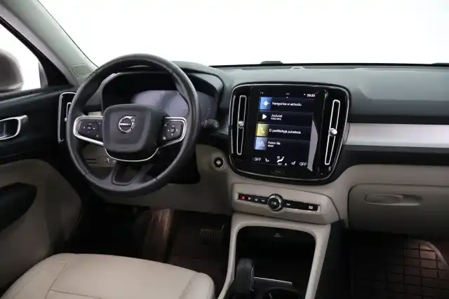 Harmaa Maastoauto, Volvo XC40 – VAR-77015