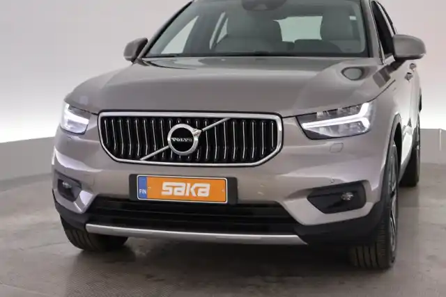 Harmaa Maastoauto, Volvo XC40 – VAR-77015