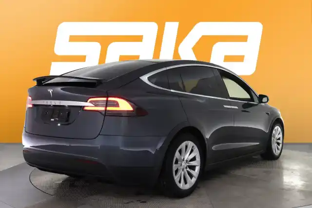 Harmaa Maastoauto, Tesla Model X – VAR-77222