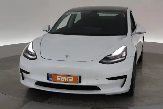 Valkoinen Sedan, Tesla Model 3 – VAR-77223