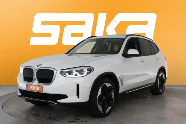 Valkoinen Maastoauto, BMW iX3 – VAR-77342