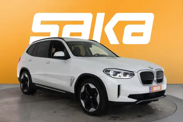 Valkoinen Maastoauto, BMW iX3 – VAR-77342