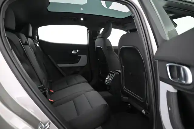Ruskea Sedan, Polestar 2 – VAR-77816