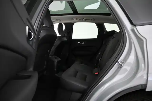Harmaa Maastoauto, Volvo XC60 – VAR-77936