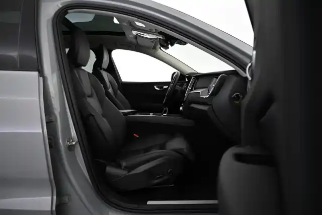 Harmaa Maastoauto, Volvo XC60 – VAR-77936