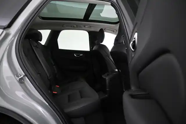 Harmaa Maastoauto, Volvo XC60 – VAR-77936