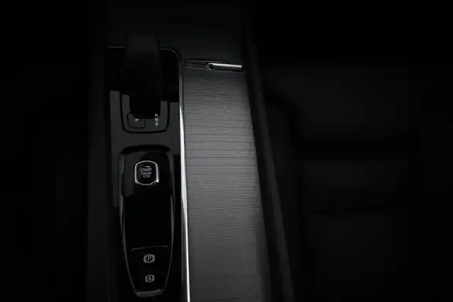 Harmaa Maastoauto, Volvo XC60 – VAR-77936