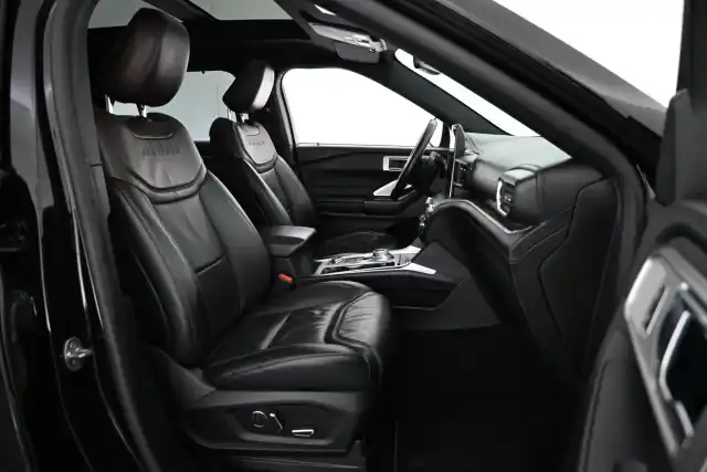 Musta Maastoauto, Ford Explorer – VAR-78115