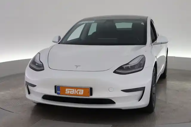 Valkoinen Sedan, Tesla Model 3 – VAR-78402