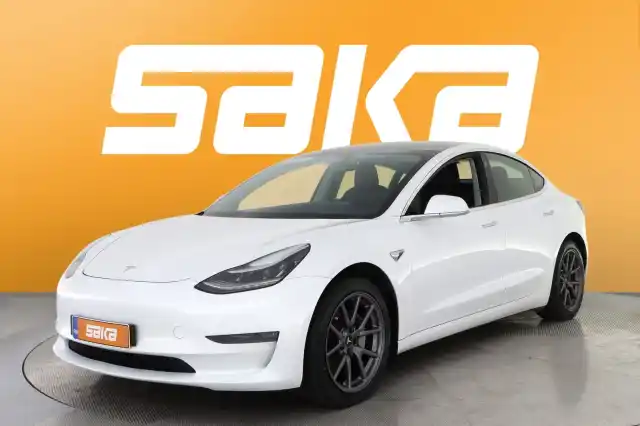 Valkoinen Sedan, Tesla Model 3 – VAR-78402