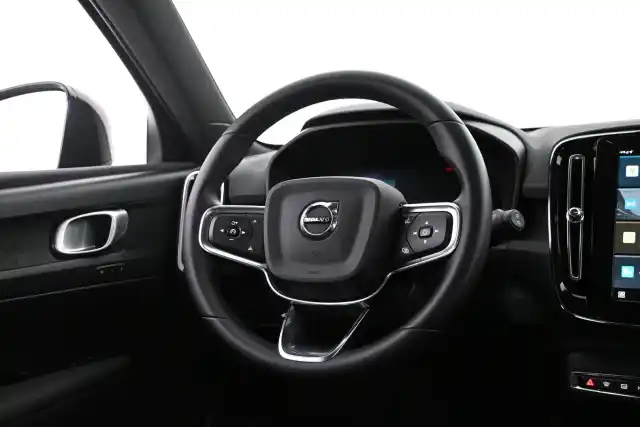 Musta Maastoauto, Volvo XC40 – VAR-78508