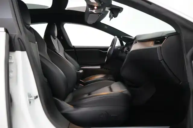 Valkoinen Sedan, Tesla Model S – VAR-79201