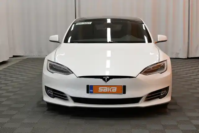 Valkoinen Sedan, Tesla Model S – VAR-79201