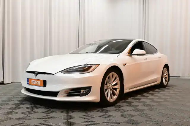 Valkoinen Sedan, Tesla Model S – VAR-79201