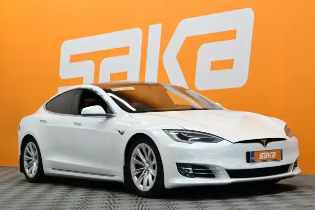 Valkoinen Sedan, Tesla Model S – VAR-79201