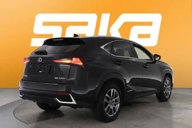 Musta Maastoauto, Lexus NX – VAR-79425