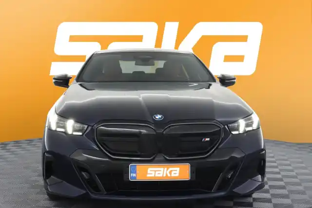 Sininen Sedan, BMW i5 – VAR-79446