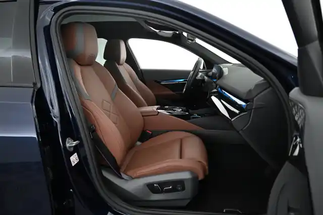 Sininen Sedan, BMW i5 – VAR-79446