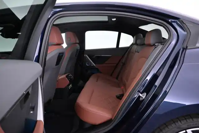 Sininen Sedan, BMW i5 – VAR-79446