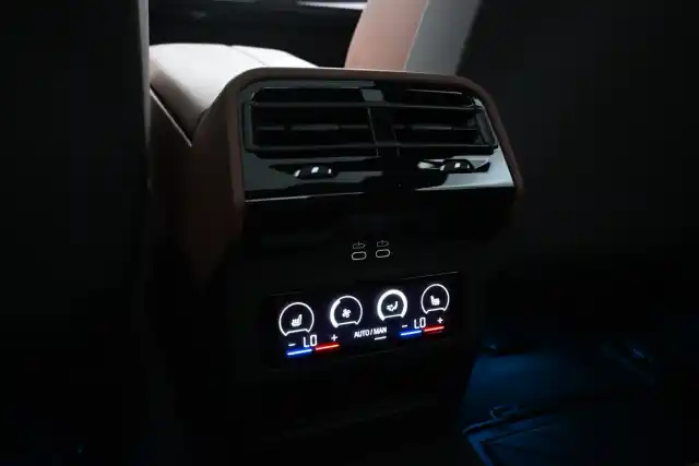 Sininen Sedan, BMW i5 – VAR-79446