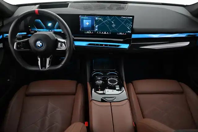 Sininen Sedan, BMW i5 – VAR-79446