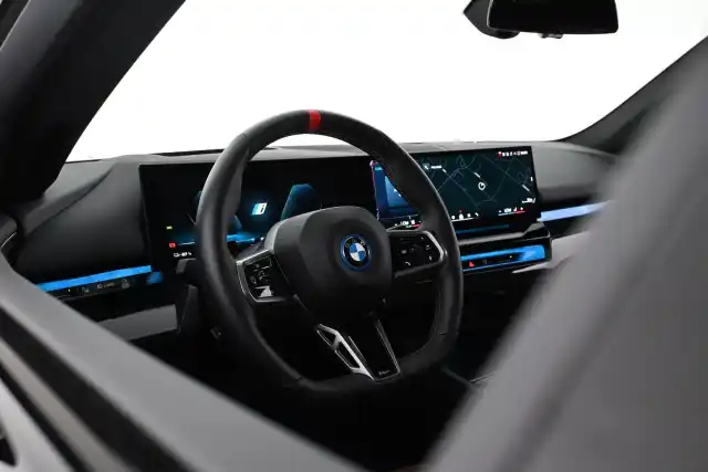 Sininen Sedan, BMW i5 – VAR-79446