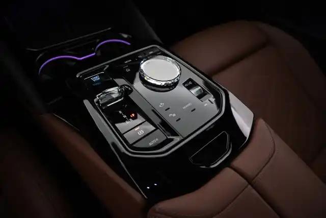 Sininen Sedan, BMW i5 – VAR-79446