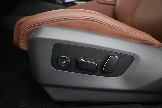 Sininen Sedan, BMW i5 – VAR-79446