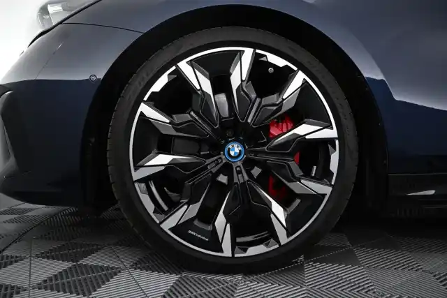 Sininen Sedan, BMW i5 – VAR-79446