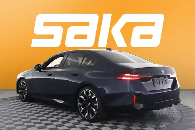 Sininen Sedan, BMW i5 – VAR-79446